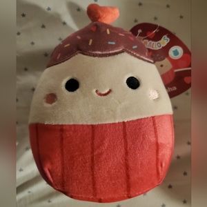Elpha the cupcake Valentine's Day 2023 Squishmallow